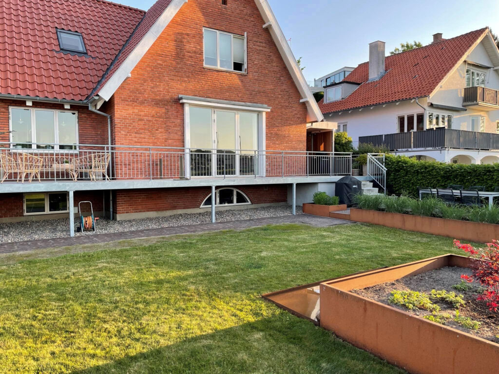 Indretning af altan i stål med produkter fra HØ Stål