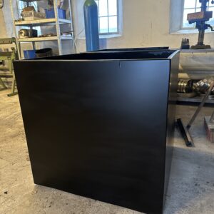 Black stor kvadratisk kumme  L84 cm B84 cm H80 cm- Brugt